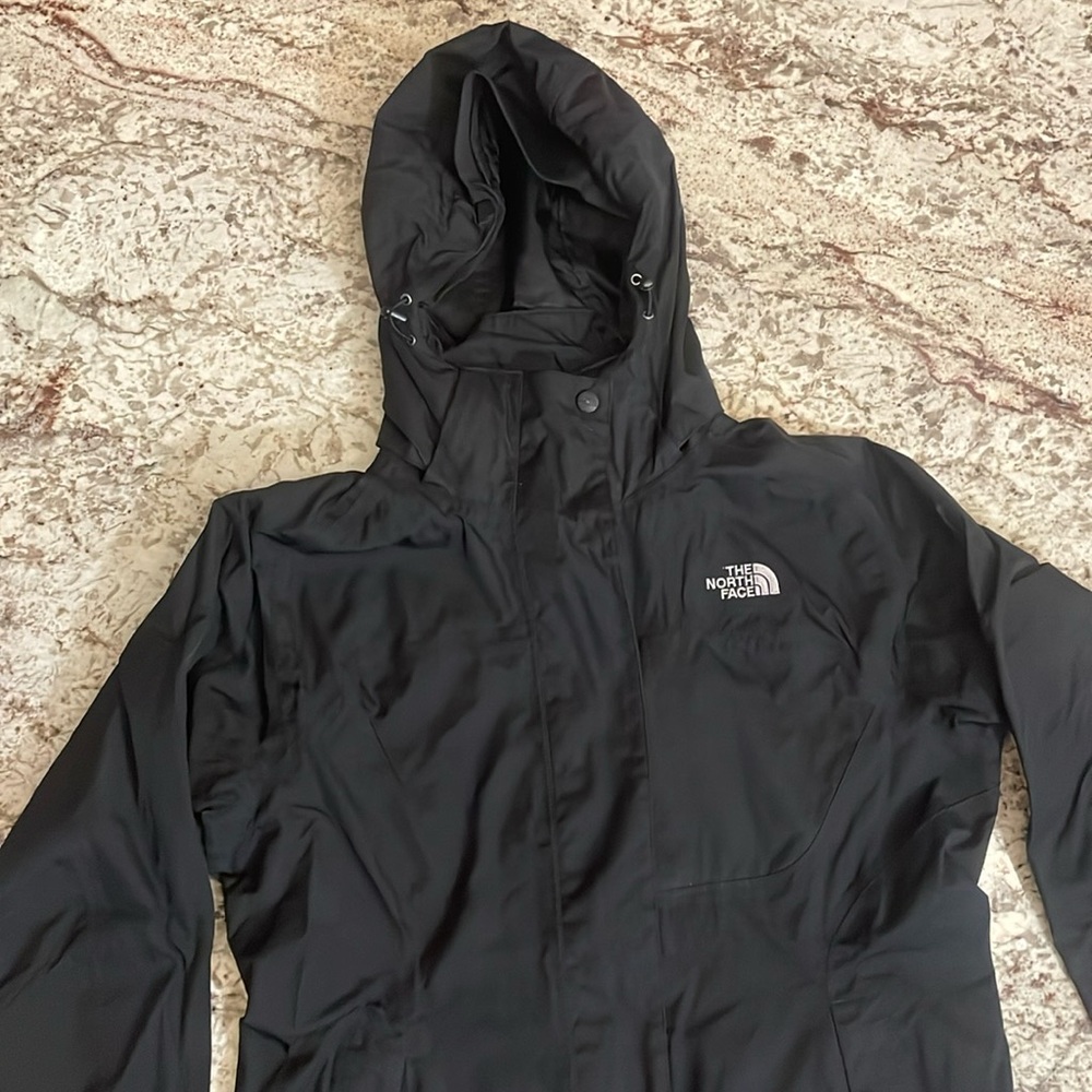 The North Face Women’s Alta Vista Jacket in Black and Size Small